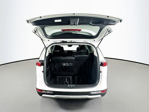 Used 2022 Kia Carnival LX image 29