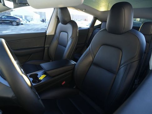 Used 2021 Tesla Model Y Long Range image 18