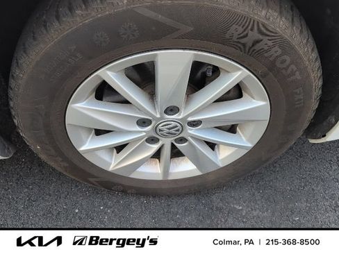 Used 2015 Volkswagen Golf S FWD image 3