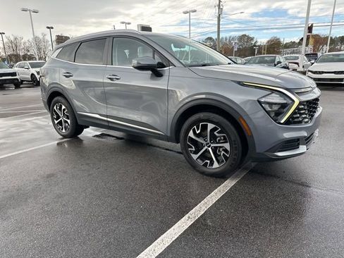 Used 2023 Kia Sportage EX image 2