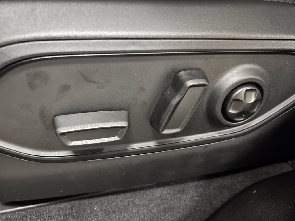 New 2025 Jeep Grand Cherokee Altitude RWD image 11