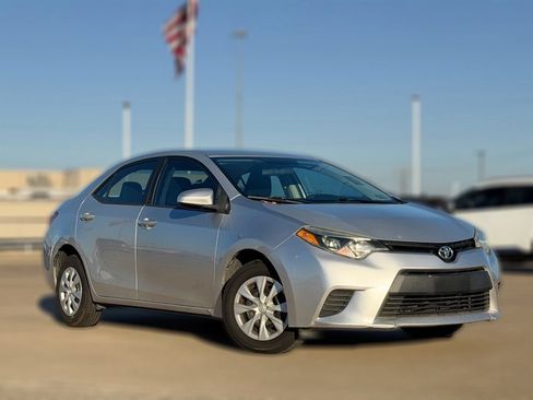 Used 2016 Toyota Corolla L FWD image 2
