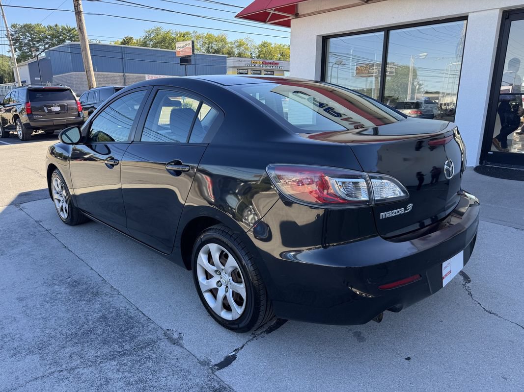 Used 2013 MAZDA MAZDA3 i SV FWD image 4