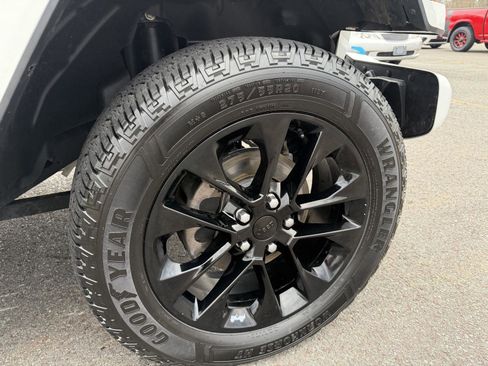 Used 2021 Jeep Wrangler Unlimited Sahara image 38