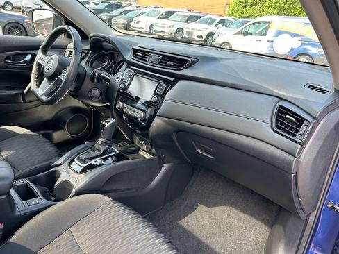 Used 2020 Nissan Rogue SV AWD/4WD image 13