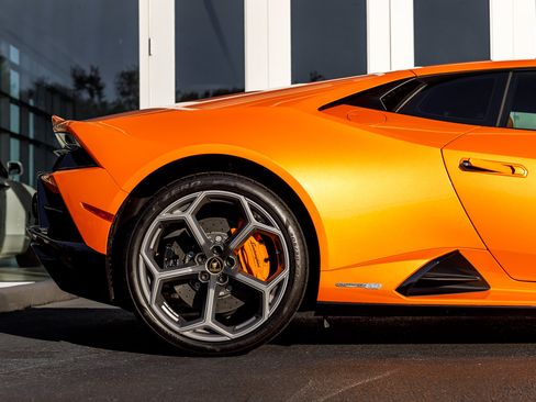 Used 2023 Lamborghini Huracan EVO RWD image 17