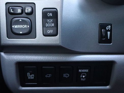 Used 2016 Toyota Sequoia Platinum AWD/4WD image 31