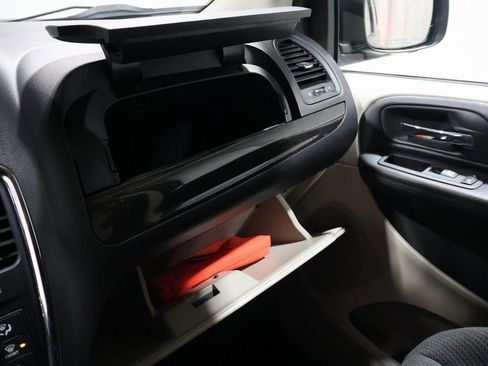 Certified 2020 Dodge Grand Caravan SE w/ UConnect Hands-Free Group image 31