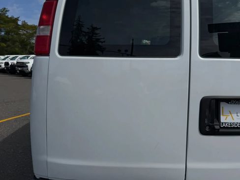 Used 2019 Chevrolet Express 2500 RWD image 15