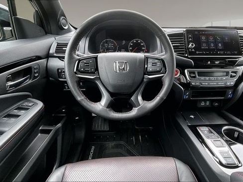 Certified 2025 Honda Ridgeline Black Edition image 9