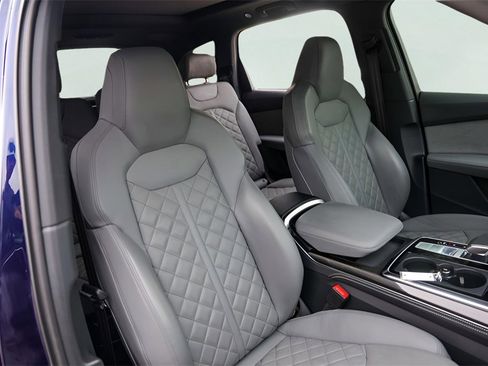 Used 2024 Audi SQ7 Prestige w/ Prestige Package image 35