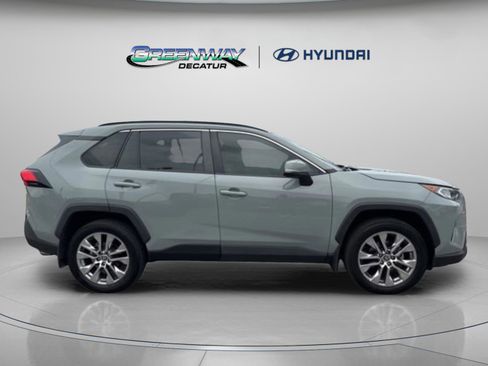 Used 2021 Toyota RAV4 XLE Premium FWD image 7
