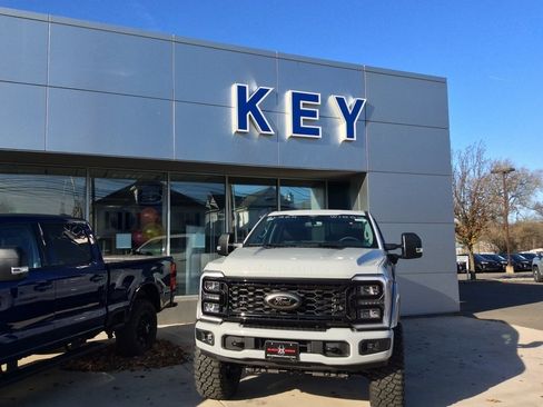 Used 2024 Jeep Wrangler Unlimited Rubicon 4xe image 14