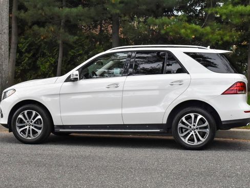 Used 2019 Mercedes-Benz GLE 400 4MATIC image 4