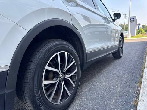Used 2021 Volkswagen Tiguan SE w/ Panoramic Sunroof Package AWD/4WD image 23