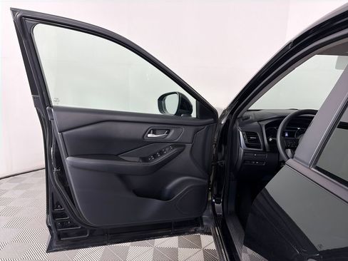 Used 2024 Nissan Rogue SV AWD/4WD image 9