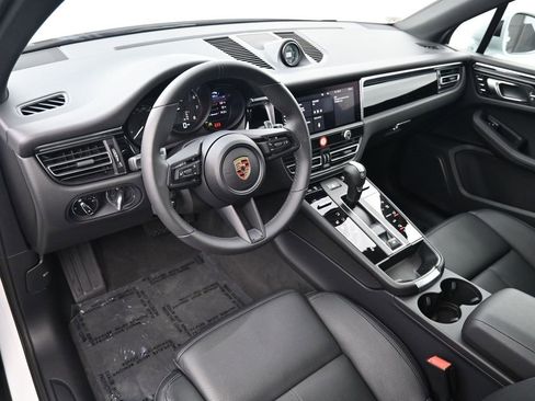 Certified 2025 Porsche Macan Turbo AWD/4WD image 4