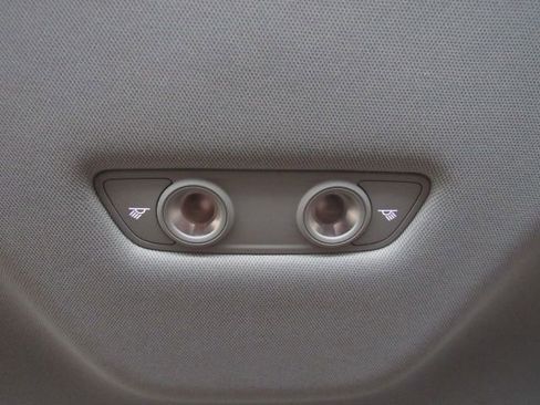 Used 2022 Audi Q8 Premium image 37