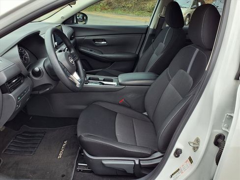 Used 2025 Nissan Sentra SV image 12