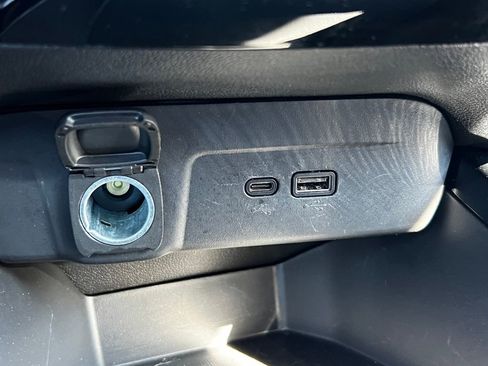 Used 2025 Chevrolet Trax LT image 28