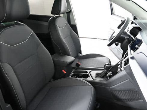 Used 2023 Volkswagen Taos SE w/ Panoramic Sunroof Package FWD image 13