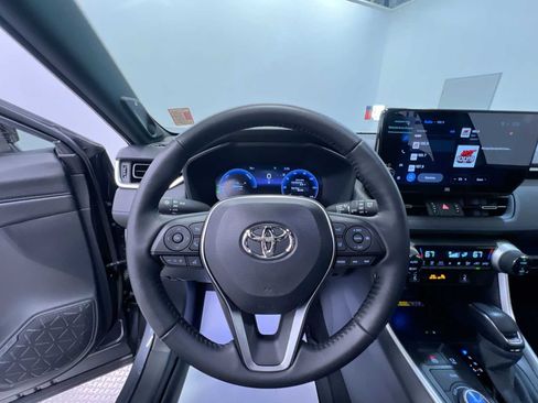 Used 2025 Toyota RAV4 XSE AWD/4WD image 15