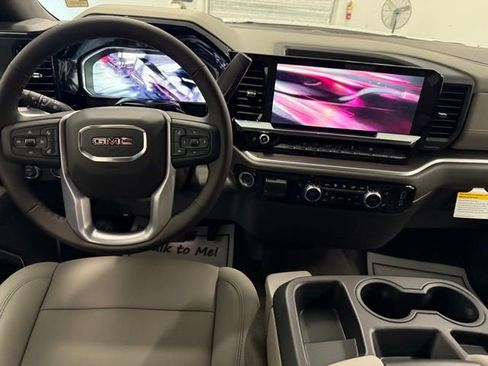 New 2026 GMC Sierra 1500 SLT image 17