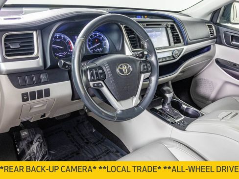 Used 2016 Toyota Highlander XLE AWD/4WD image 4