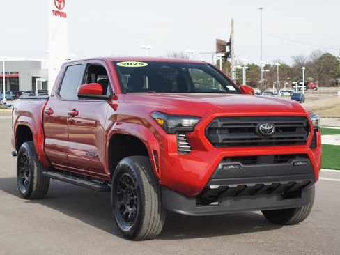 Used 2025 Toyota Tacoma SR5 image 2