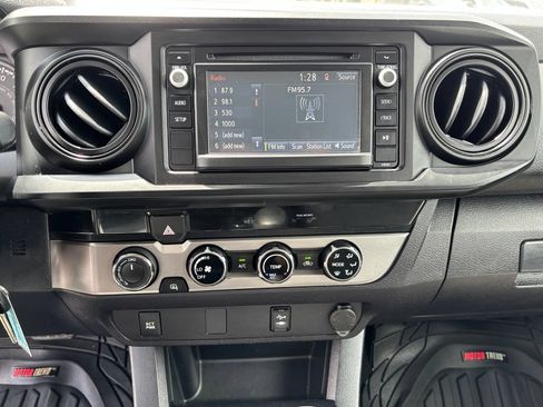 Used 2018 Toyota Tacoma SR AWD/4WD image 17