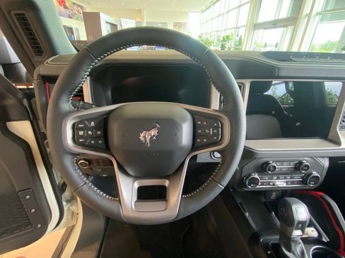 New 2026 Ford Bronco Outer Banks w/ Sasquatch Package image 13