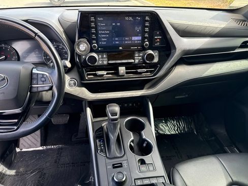 Used 2021 Toyota Highlander XSE AWD/4WD image 16