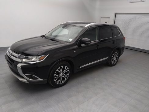 Used 2017 Mitsubishi Outlander GT image 2