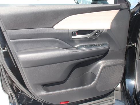 Certified 2025 Toyota Grand Highlander AWD image 11