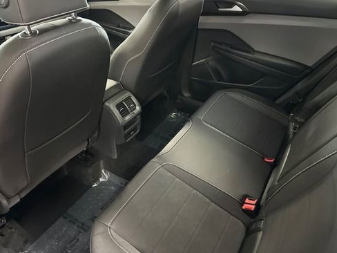 Certified 2023 Volkswagen Taos SE w/ Panoramic Sunroof Package FWD image 15