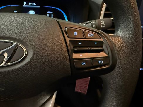 Certified 2023 Hyundai Venue SE image 32