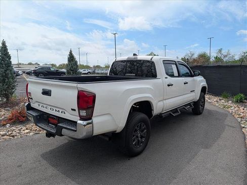 Used 2021 Toyota Tacoma SR5 AWD/4WD image 4