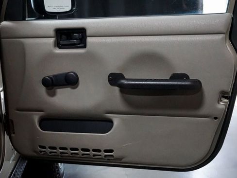 Used 2006 Jeep Wrangler Unlimited Rubicon w/ Security Group AWD/4WD image 34