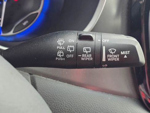Used 2025 Chrysler Pacifica Select FWD image 22