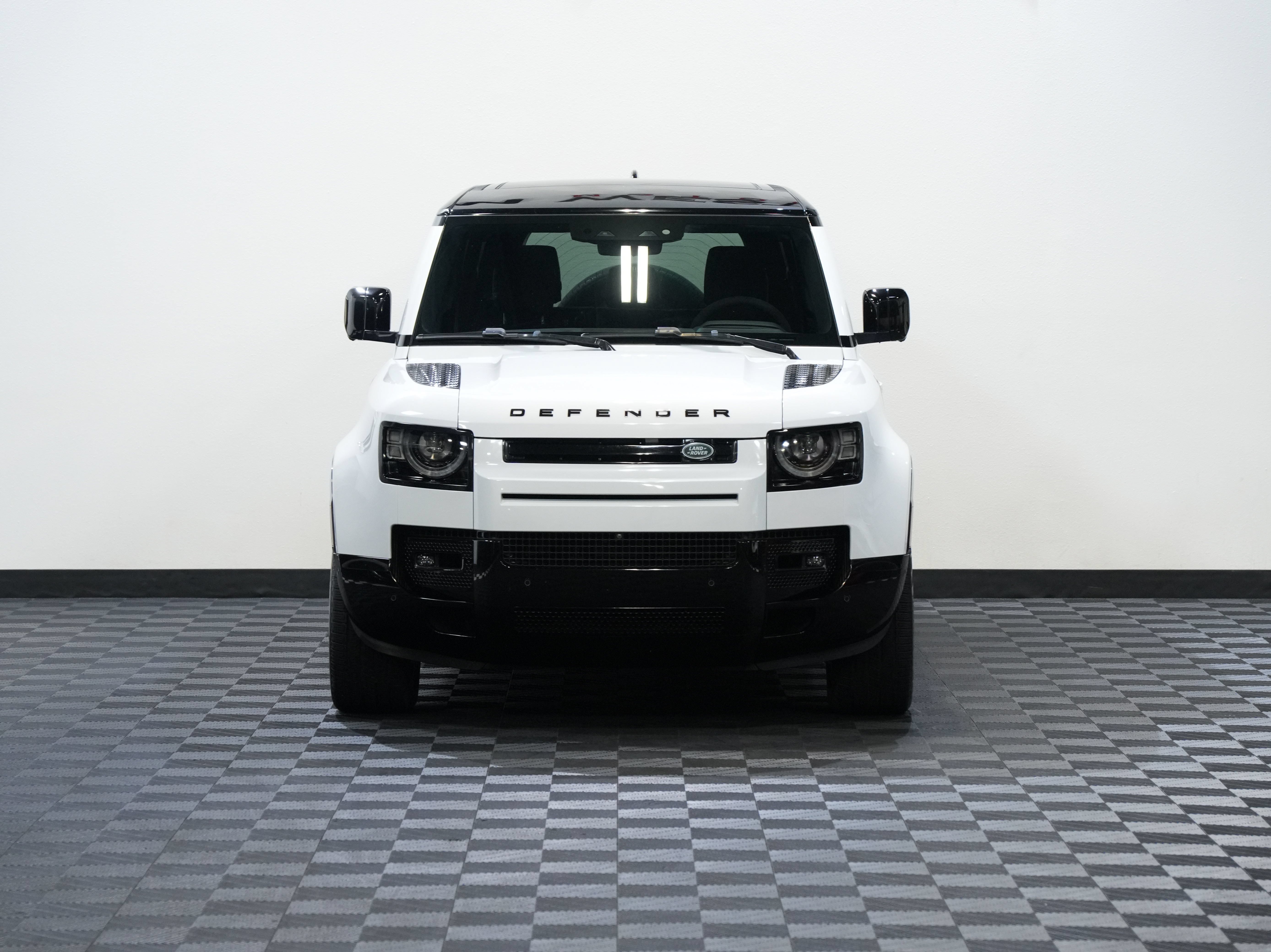 Used 2022 Land Rover Defender 110 V8 AWD/4WD image 4