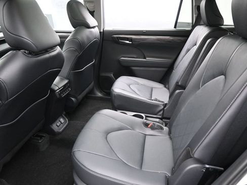 Used 2026 Toyota Highlander Platinum AWD/4WD image 27
