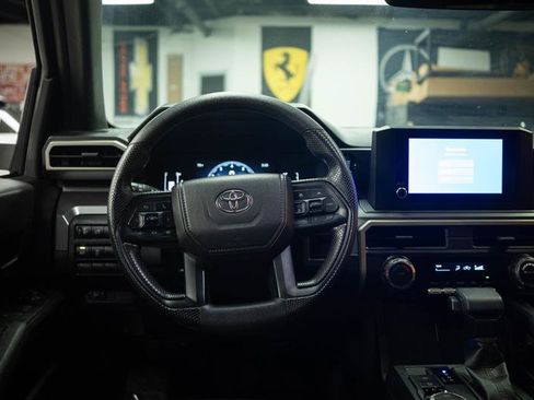 Used 2025 Toyota Tacoma SR5 AWD/4WD image 15