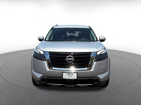 Used 2025 Nissan Pathfinder SV FWD image 4