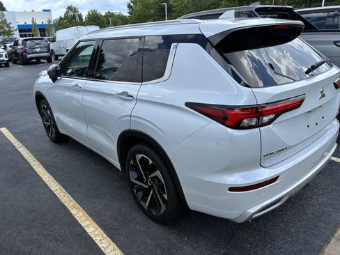 Used 2024 Mitsubishi Outlander SEL FWD image 6