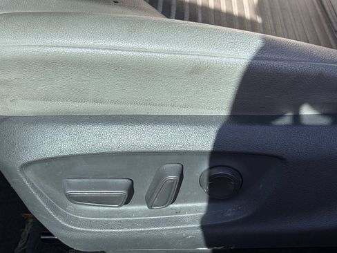 Used 2019 Toyota Camry SE w/ Carpet Mat Package FWD image 10