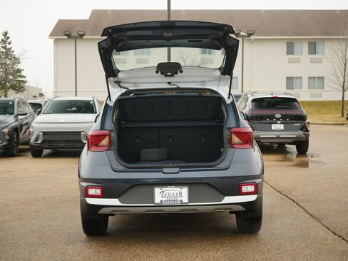 Certified 2023 Hyundai Venue Limited w/ Cargo Package image 11