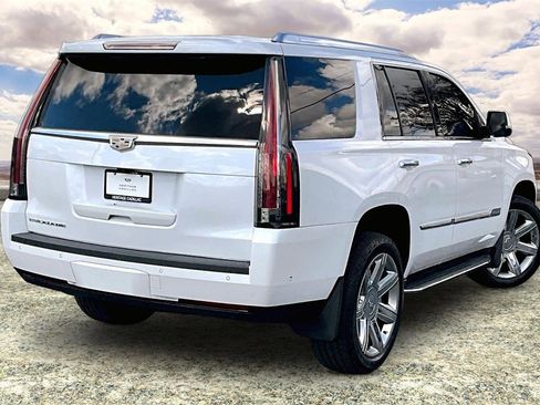 Used 2018 Cadillac Escalade Luxury image 5
