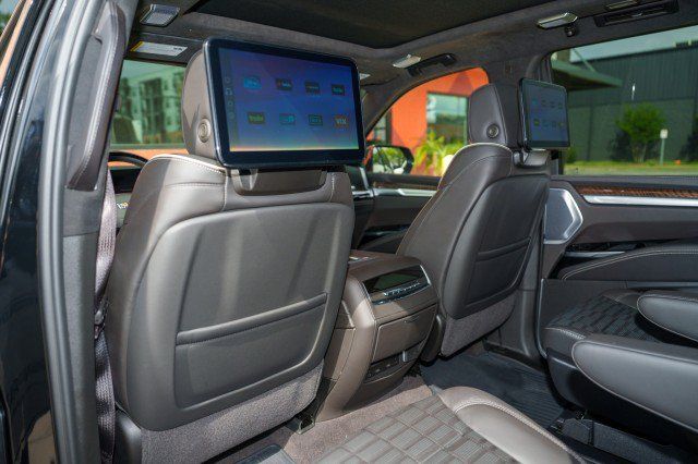 Used 2026 Cadillac Escalade Platinum Luxury AWD/4WD image 14