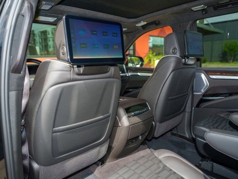 Used 2026 Cadillac Escalade Platinum Luxury AWD/4WD image 14
