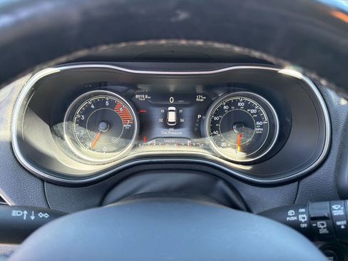 Used 2019 Jeep Cherokee Trailhawk AWD/4WD image 20